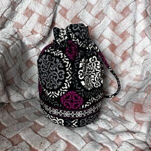 Vera Bradley drawstring cinch pouch in the pattern. Scroll medallion
